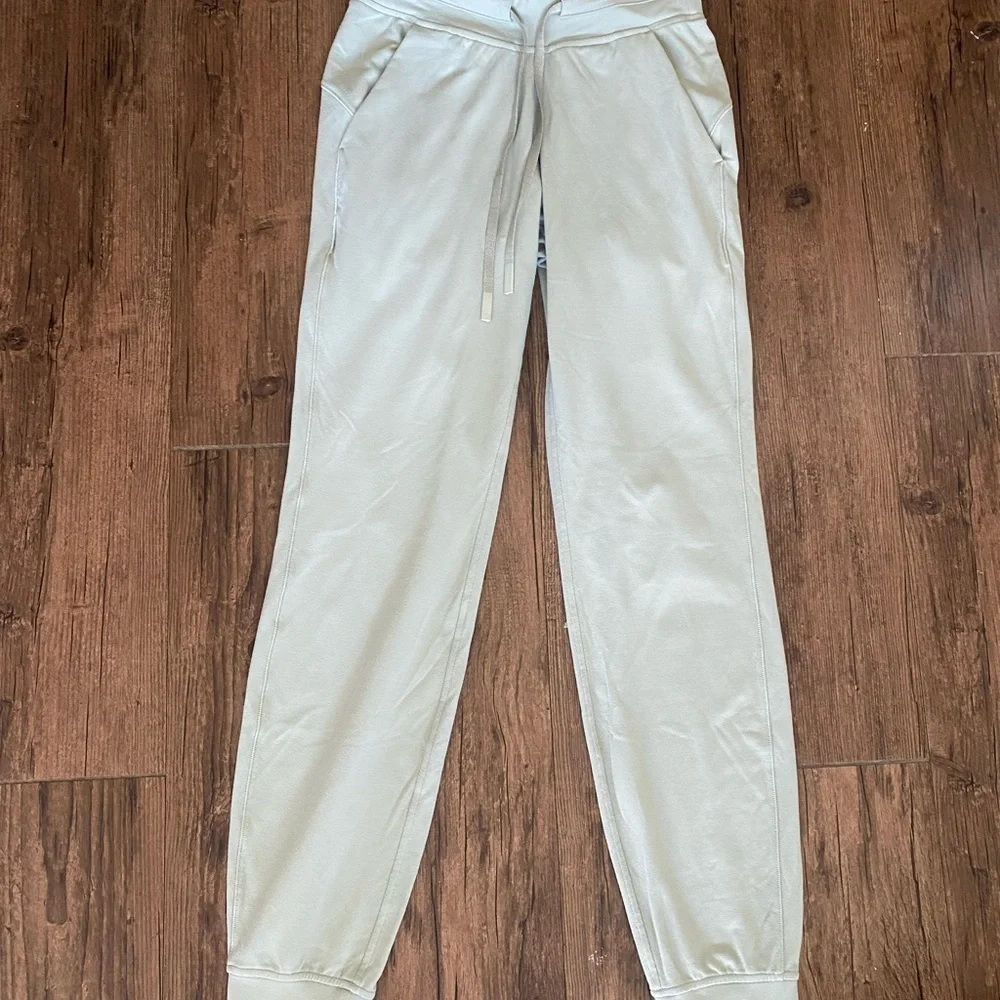 LULULEMON  green woman Jogger Pants Size 2 no tags